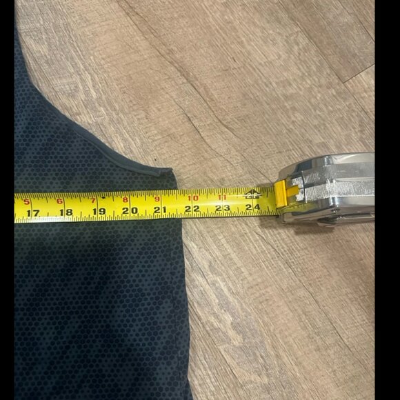 Gymshark Cut off tank Size XL - Picture 5 of 8